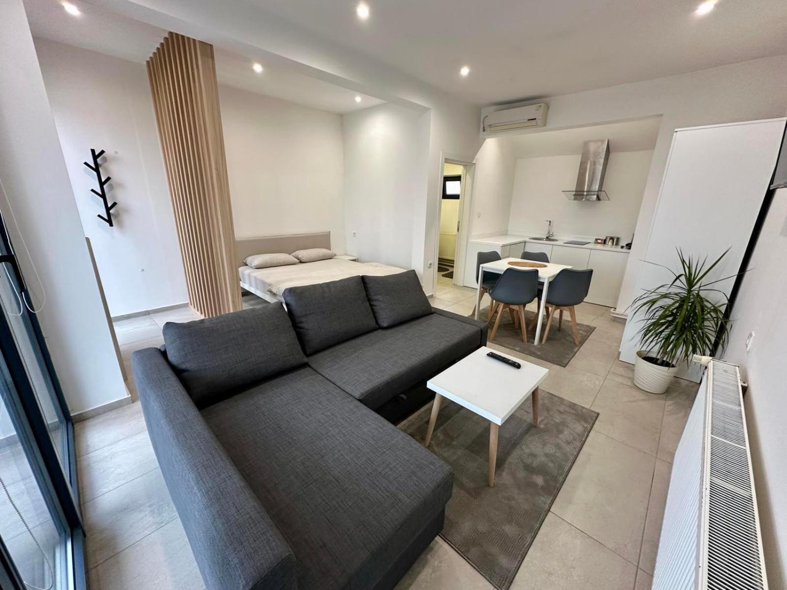Apartment 19 *